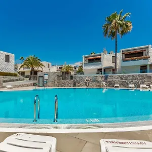 two-bedroom-apartment-near-playa-de-las-americas-wifi-pool-1.tenerifehoteles.net/